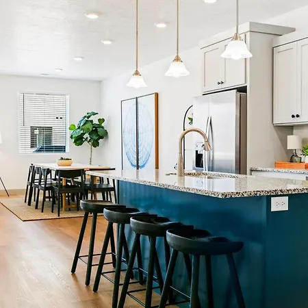 Rock N' Relax At Desert Color Townhouse